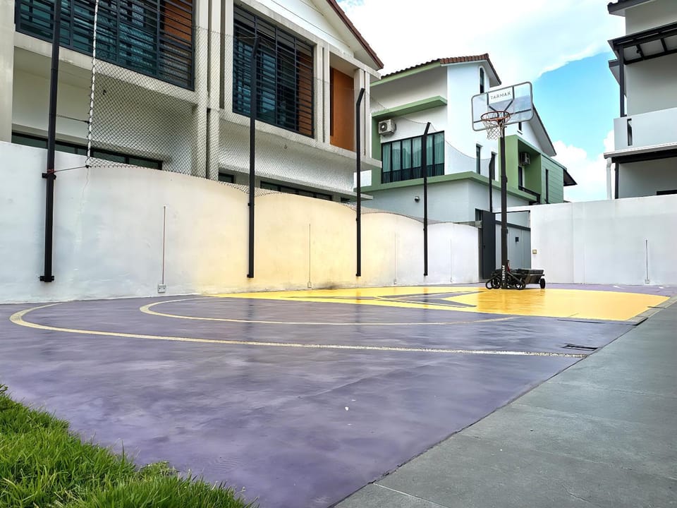 Evening entertainment, Area and facilities