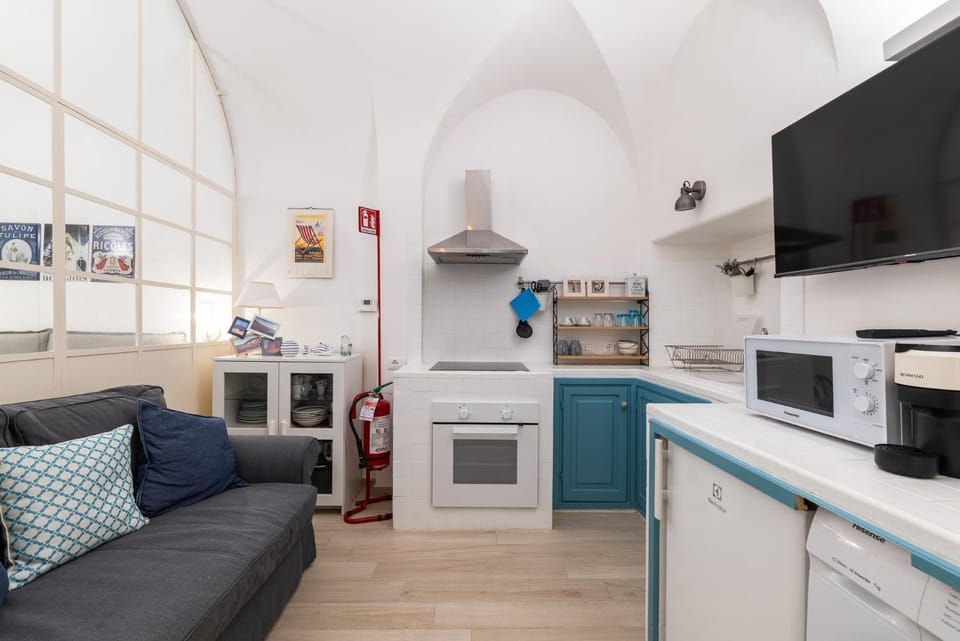 Kitchen or kitchenette