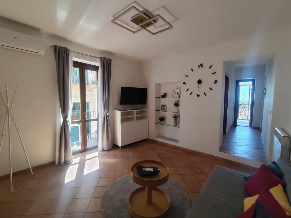 Communal lounge/ TV room, TV and multimedia, Living room, Seating area