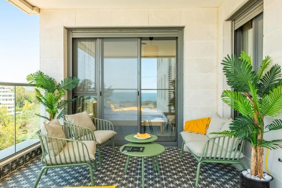 Mamad Achziv Stylish Beach Haven Apartment in North District