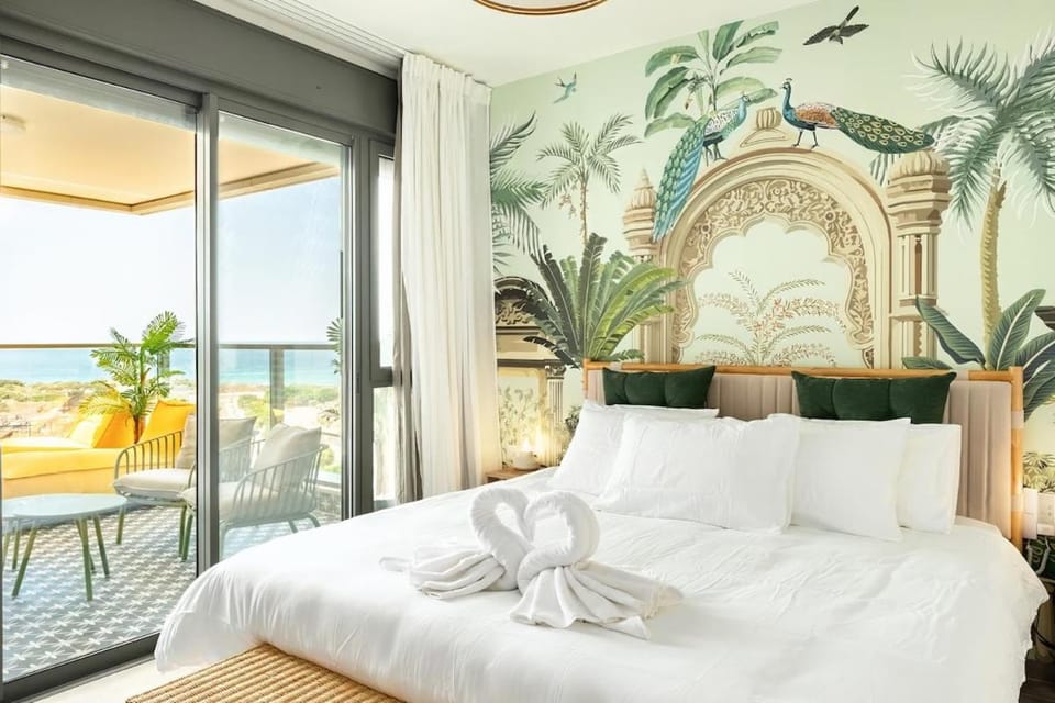 Mamad Achziv Stylish Beach Haven Apartment in North District