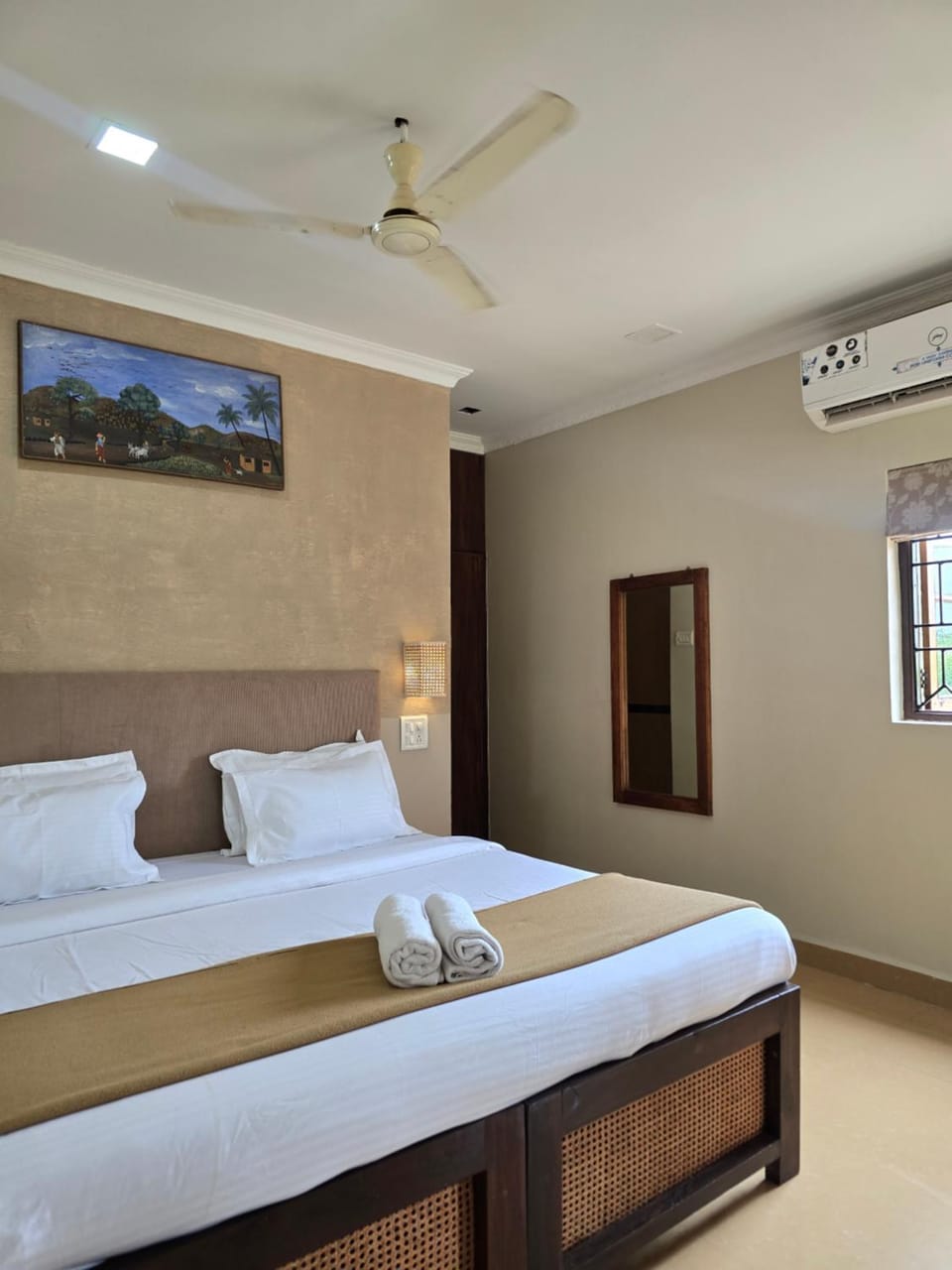 Photo of the whole room, Bedroom, air conditioner