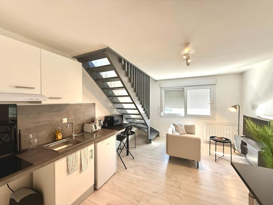 Kitchen or kitchenette