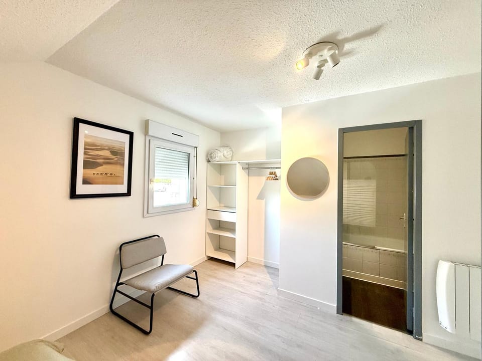 Photo of the whole room, wardrobe