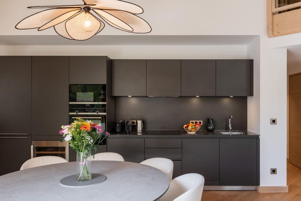 Kitchen or kitchenette, Dining area, stove