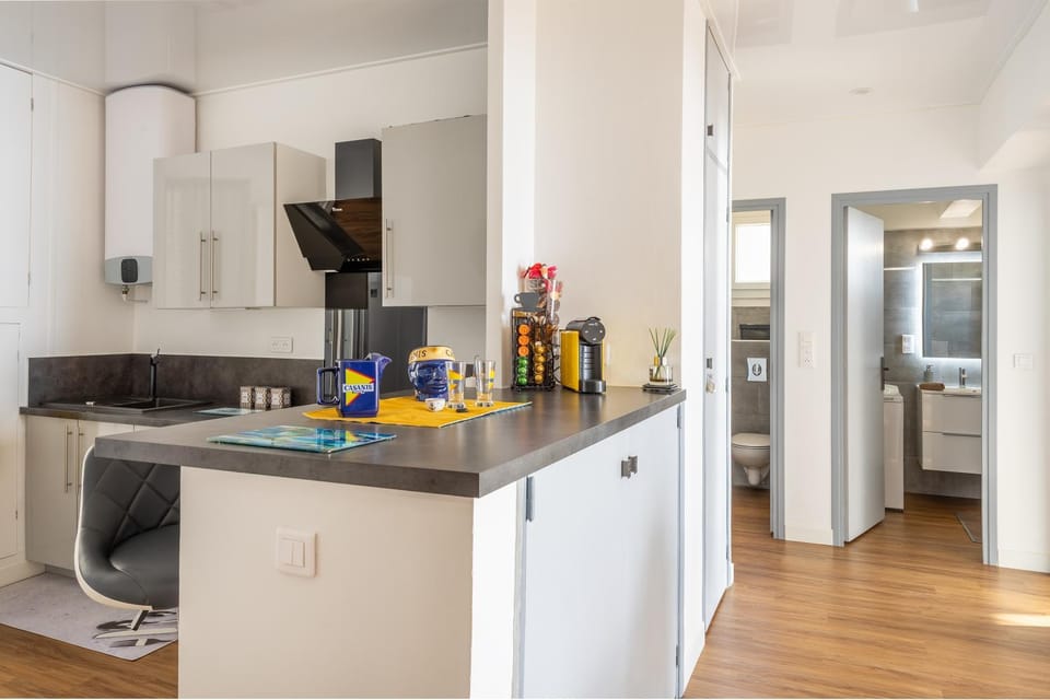 Kitchen or kitchenette