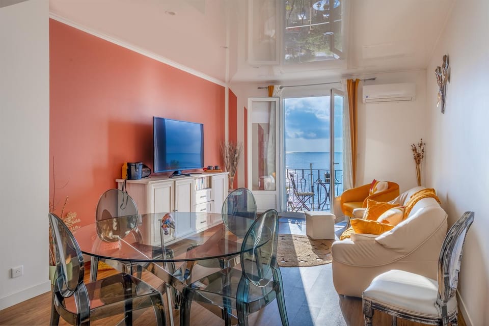 Living room, Sea view