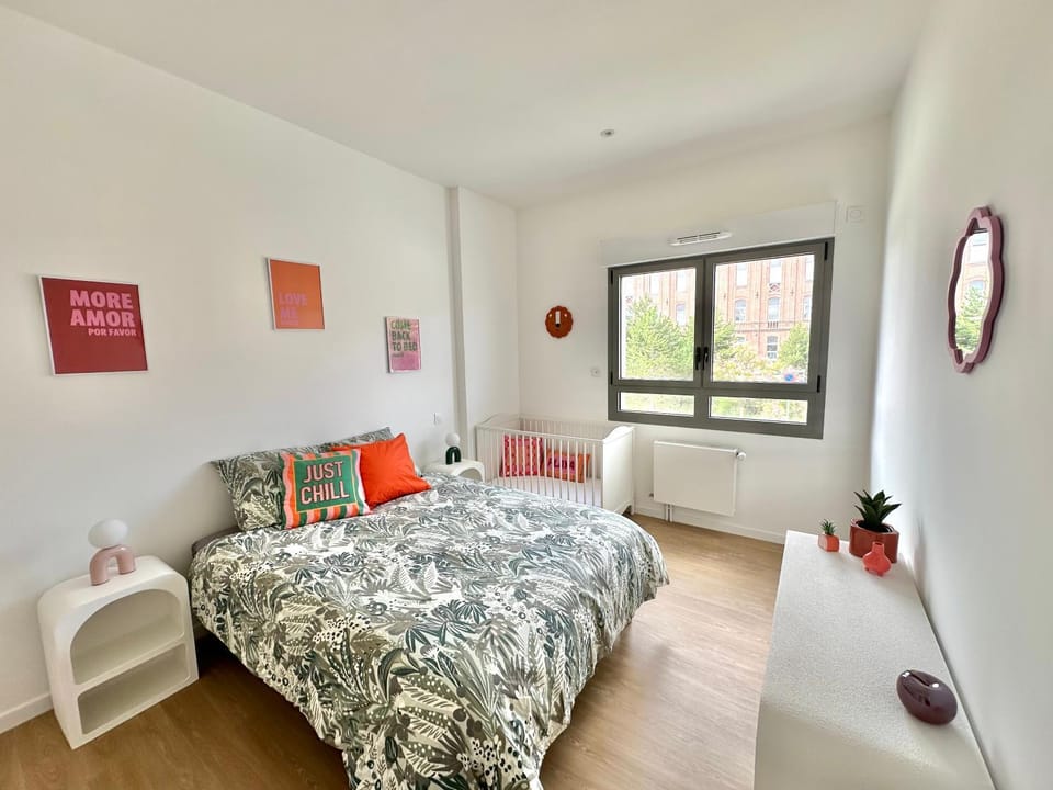 Bed, Photo of the whole room, Bedroom, cot