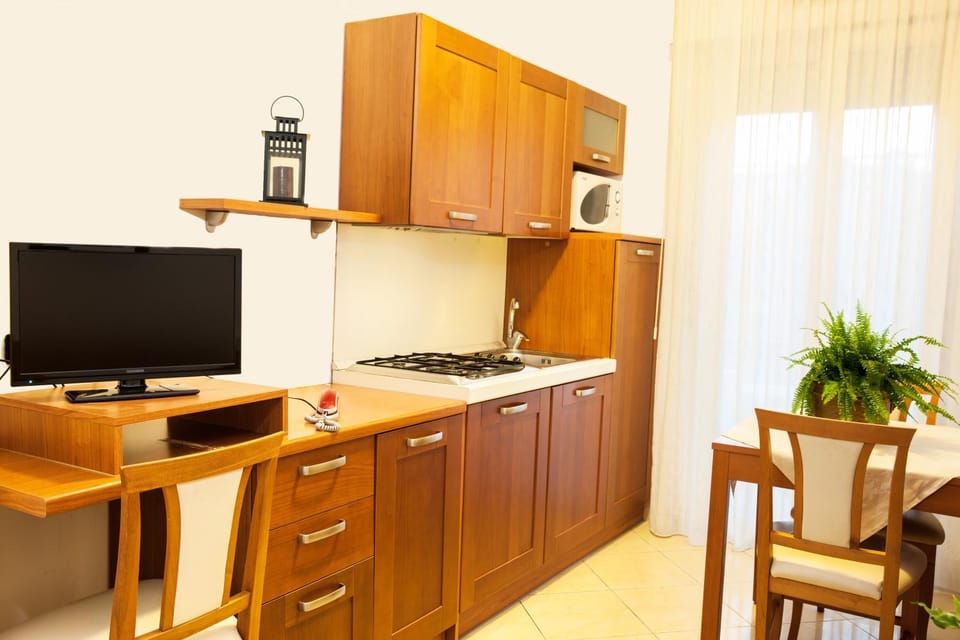 Kitchen or kitchenette