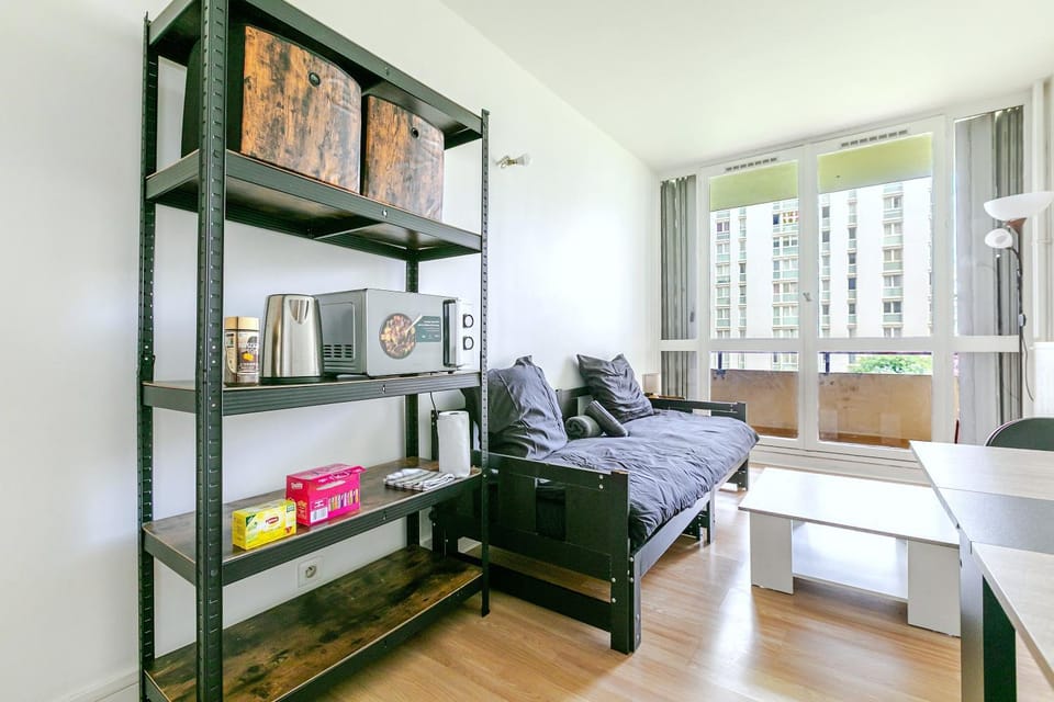 Coffee/tea facilities, Living room, Photo of the whole room, Bedroom, microwave