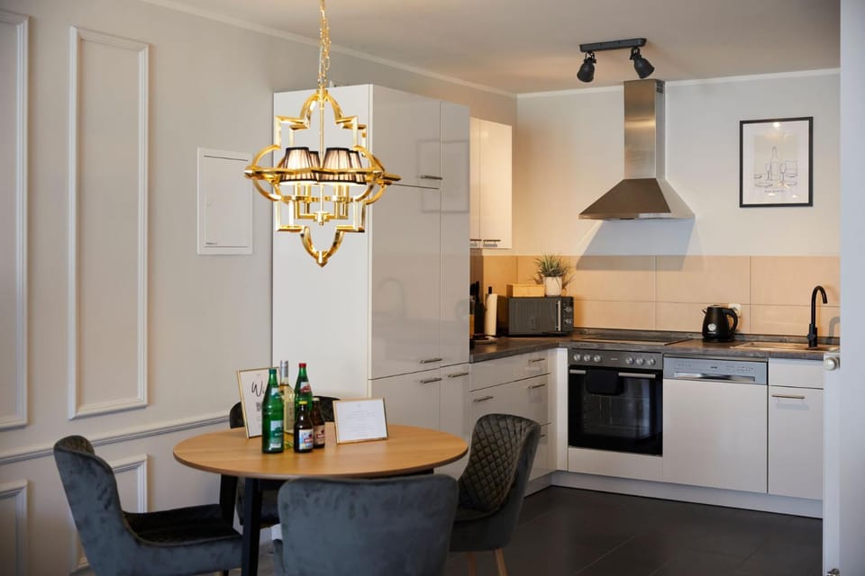 Dining area, kitchen