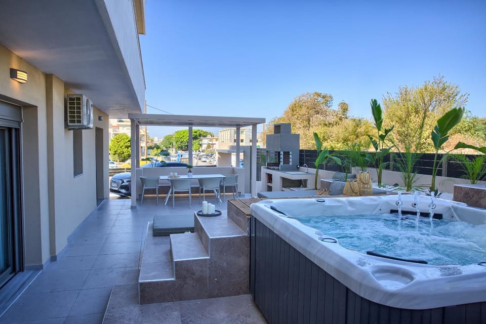 Patio, Day, Hot Tub, View (from property/room), Balcony/Terrace, sunbed