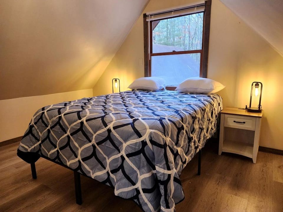 Secluded Luxury Cabin with Hot Tub on 10 Private Acres near Trails in Reed City, Michigan Cabin in Michigan