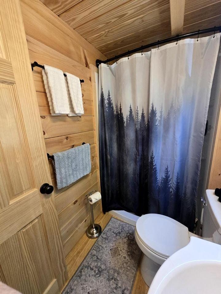 Incredible Modern Tiny Log Cabin near the Ammonoosuc River for a Romantic Getaway in New Hampshire Cabin in Bath