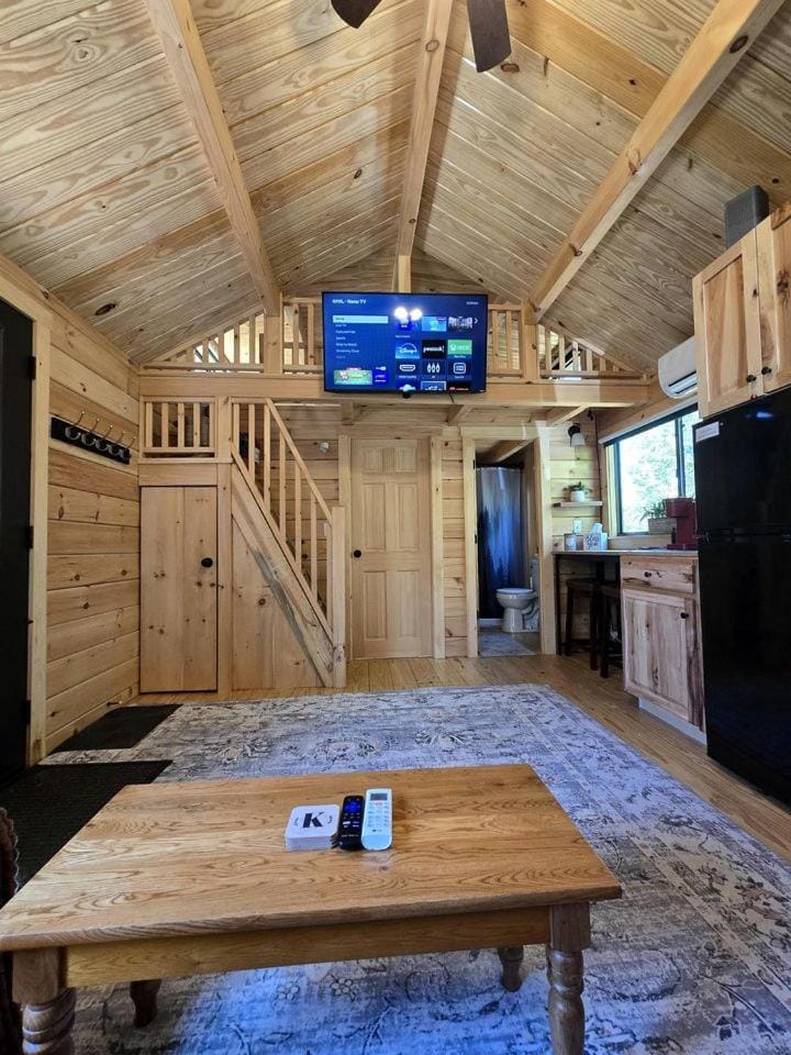 Incredible Modern Tiny Log Cabin near the Ammonoosuc River for a Romantic Getaway in New Hampshire Cabin in Bath