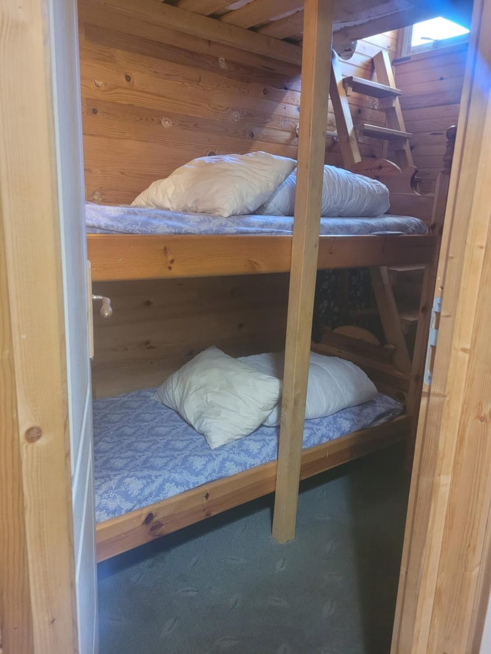Bedroom, bunk bed
