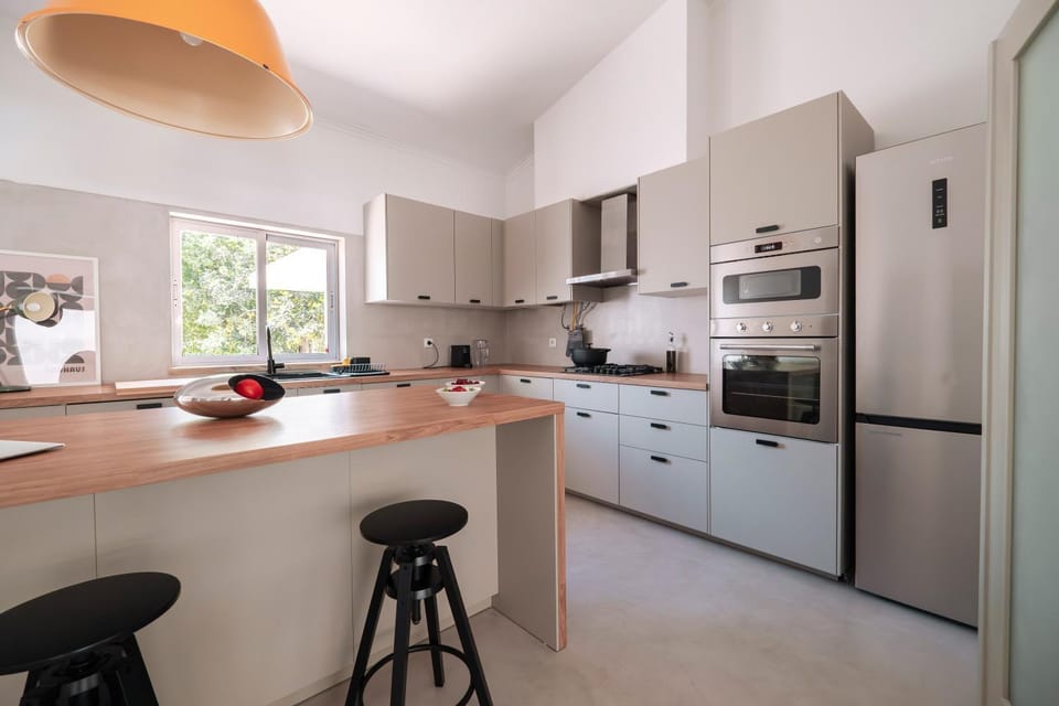 Kitchen or kitchenette, Dining area, dishwasher, oven, stove, toaster