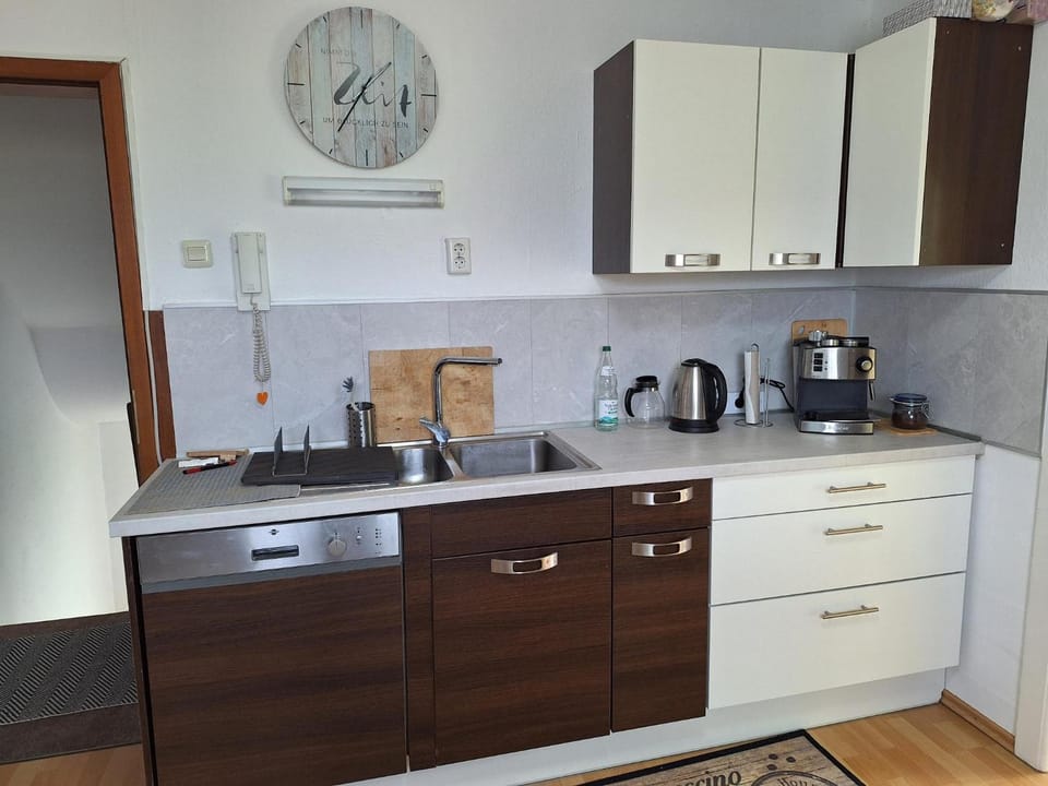 Kitchen or kitchenette, kitchen, kitchen
