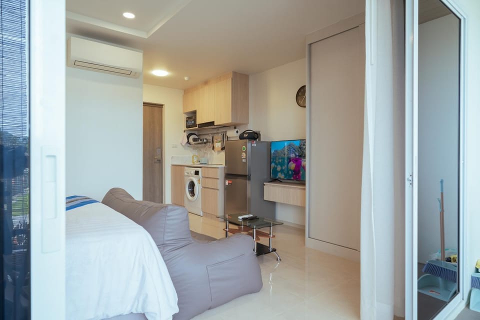 Communal lounge/ TV room