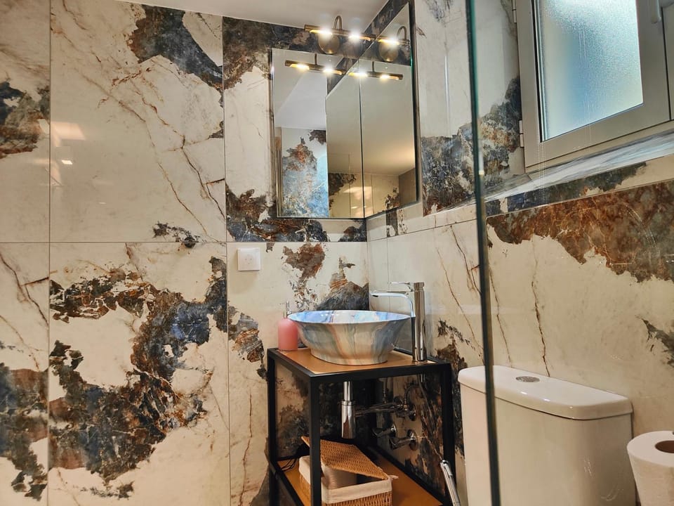 Bathroom, Decorative detail