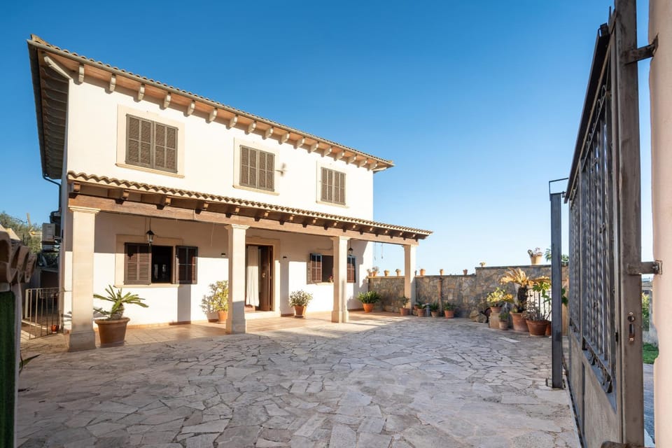 Property building, Facade/entrance, Off site