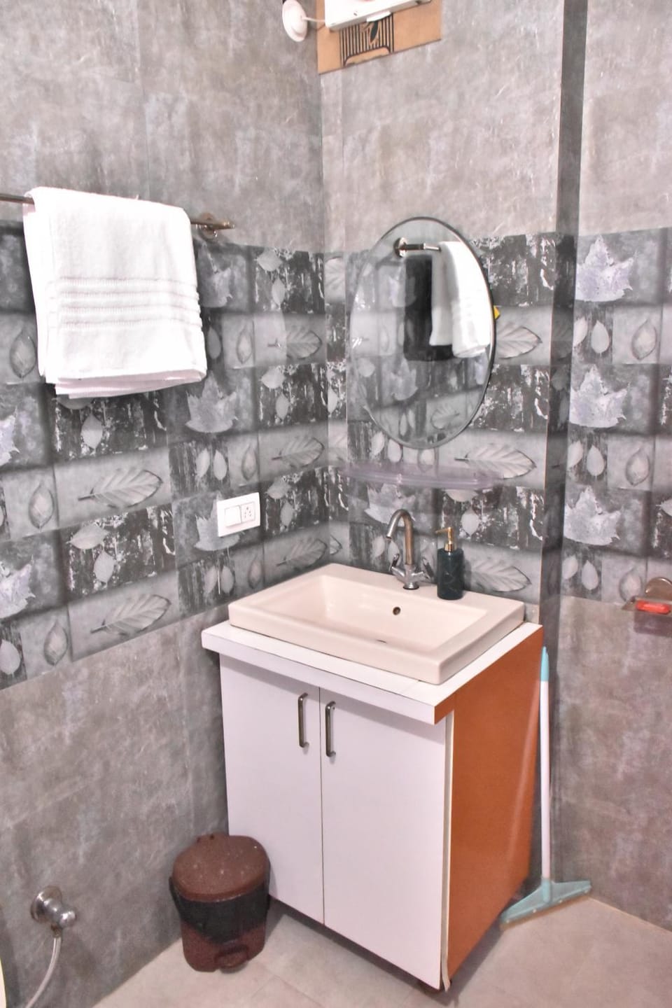 The Toy Train View 3BHK Villa With Pvt Balcony Apartment in Himachal Pradesh