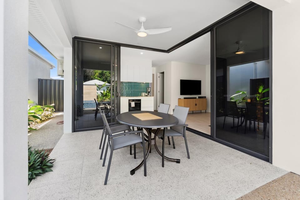TV and multimedia, Balcony/Terrace, Seating area, Dining area