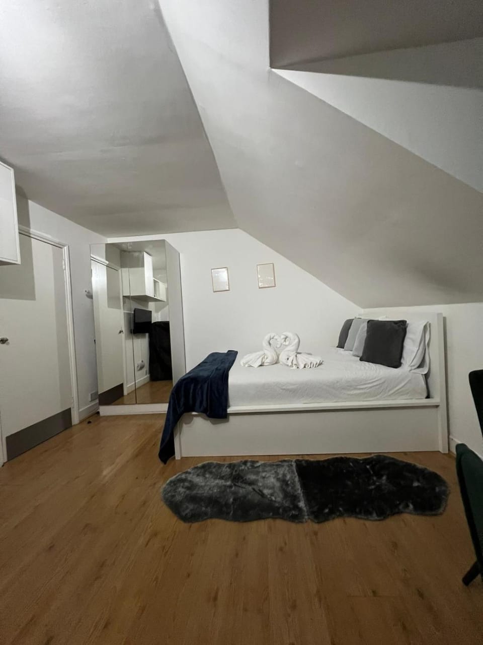 Bright & Stylish Studio Near Tube Station London Apartment in London Borough of Ealing