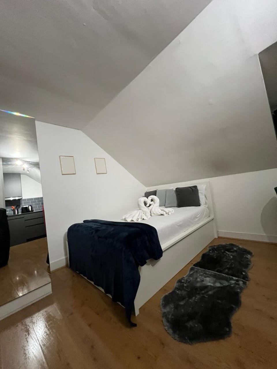 Bright & Stylish Studio Near Tube Station London Apartment in London Borough of Ealing