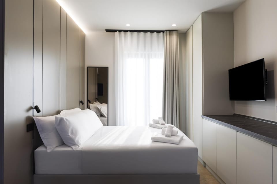 Bed, TV and multimedia, Photo of the whole room, Bedroom, safe, towels, wardrobe