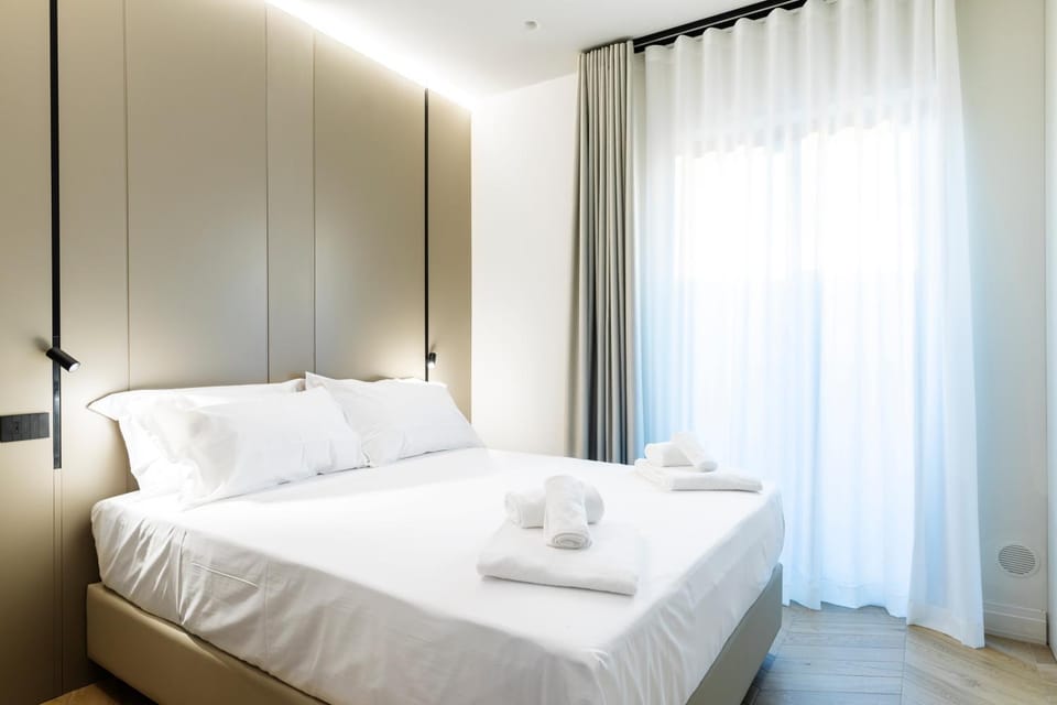 Bed, Bedroom, safe, towels