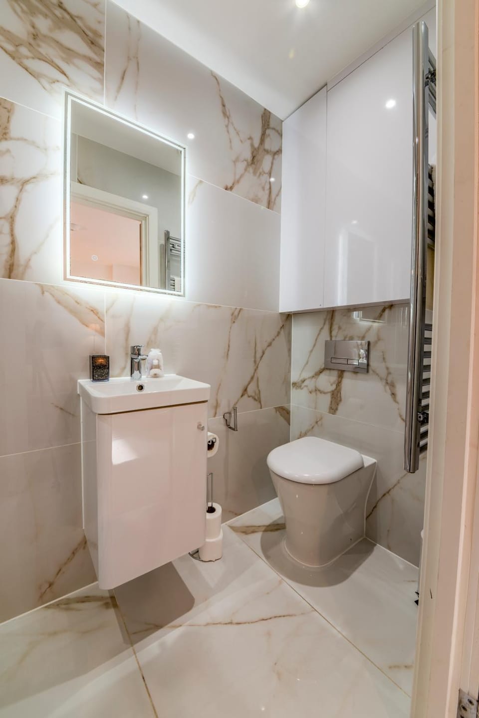 Luxe London Retreat by Aureva Residences Bed and Breakfast in London