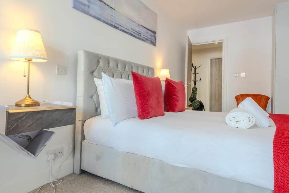 Luxe London Retreat by Aureva Residences Bed and Breakfast in London