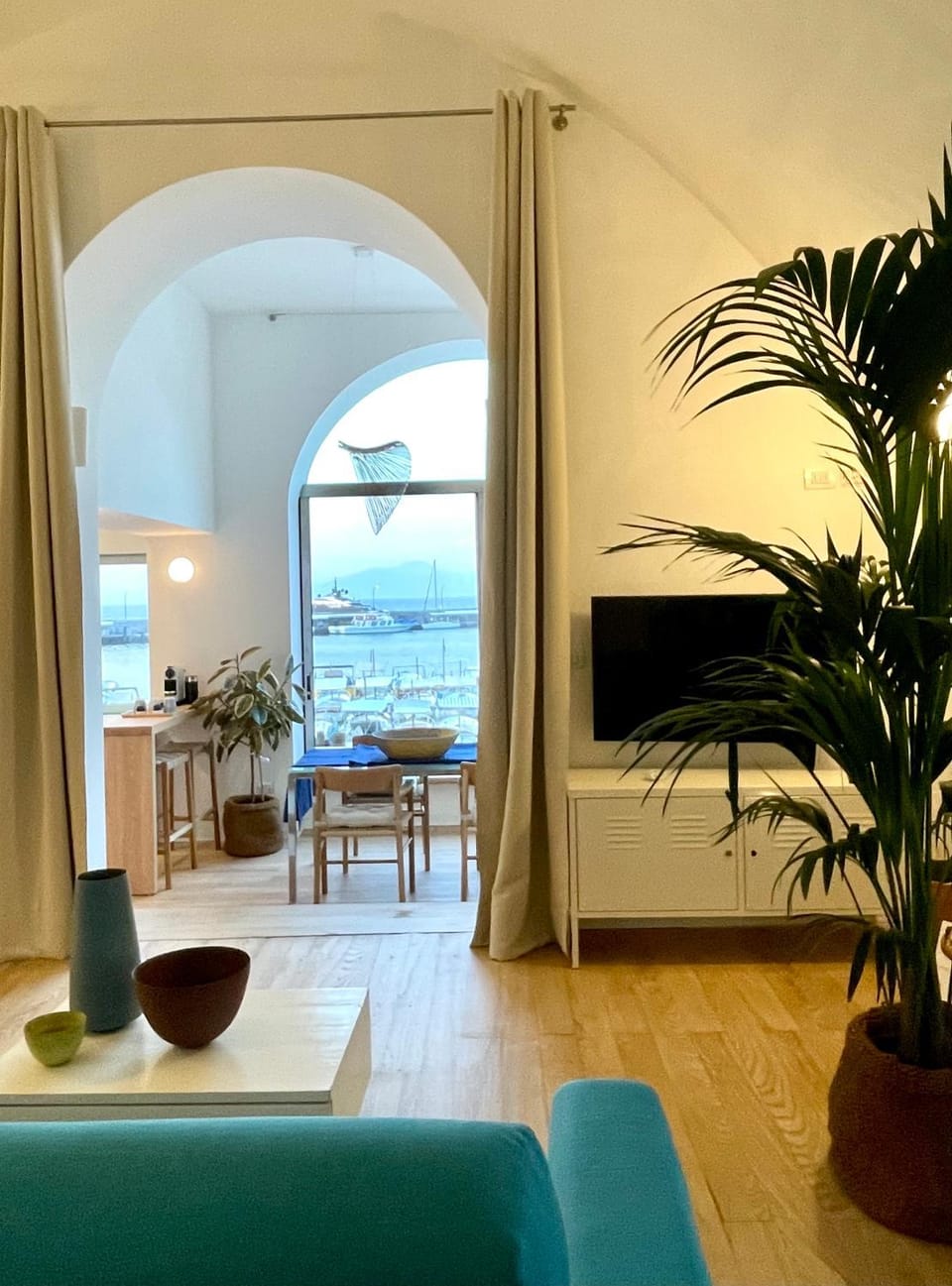 TV and multimedia, Living room, Dining area, Sea view