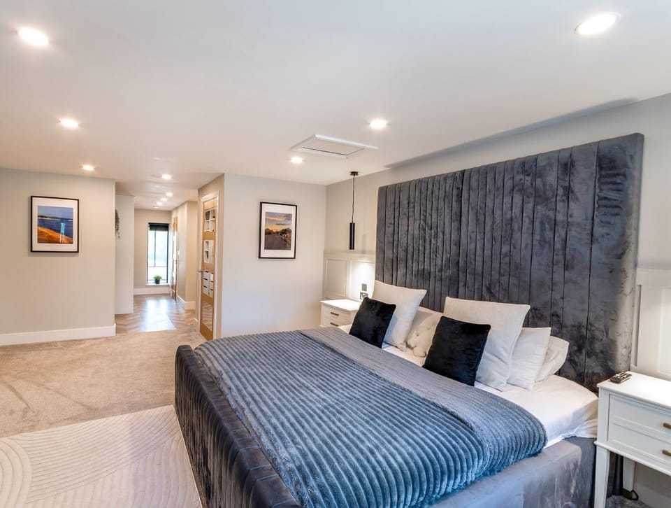 Bed, Decorative detail, Bedroom