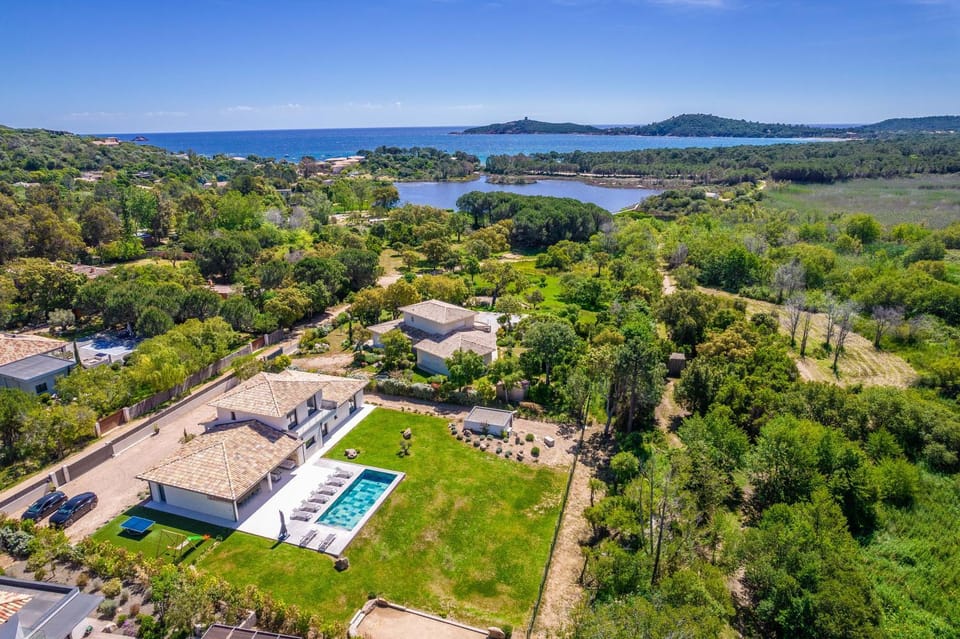 Nearby landmark, Day, Natural landscape, Bird's eye view, Sea view, Swimming pool