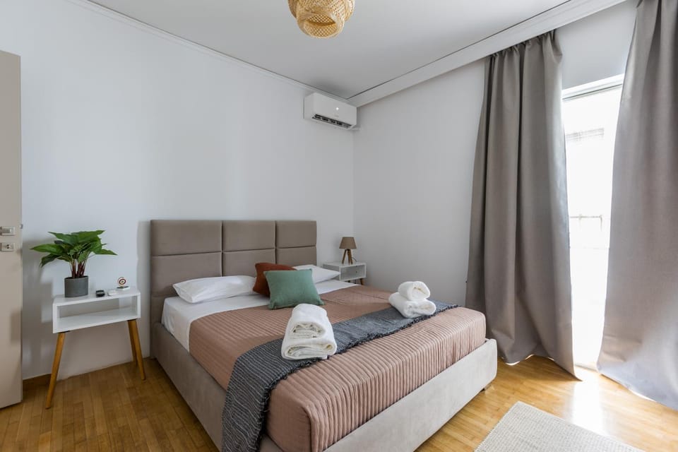 Raise Coastal Grand Escape Apartment in South Athens