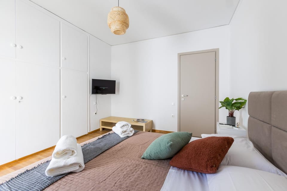 Raise Coastal Grand Escape Apartment in South Athens