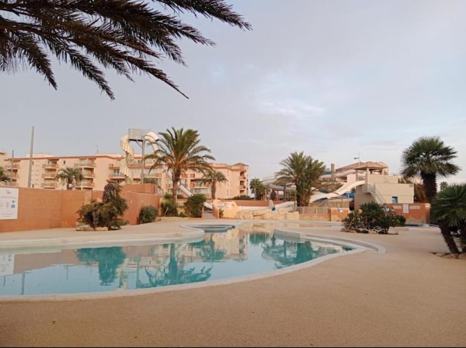 Mobil Home Mar Estang Campground/ 
RV Resort in Canet-en-Roussillon