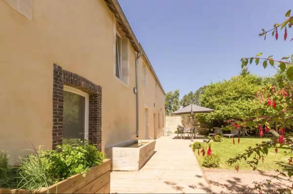 Property building, Garden, Balcony/Terrace