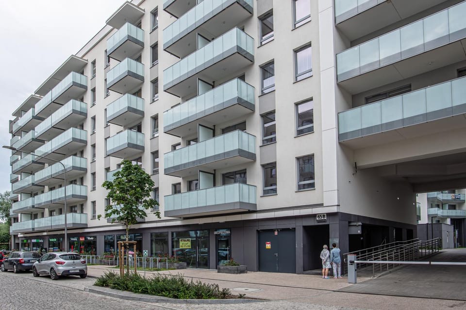 Property building, Street view, Location
