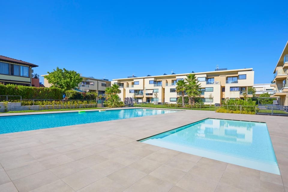 Swimming pool, Swimming pool