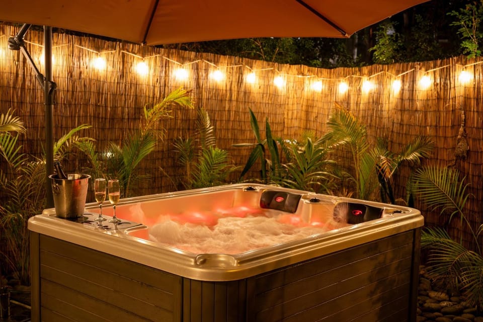 Natural landscape, Garden, Hot Tub, Hot Tub
