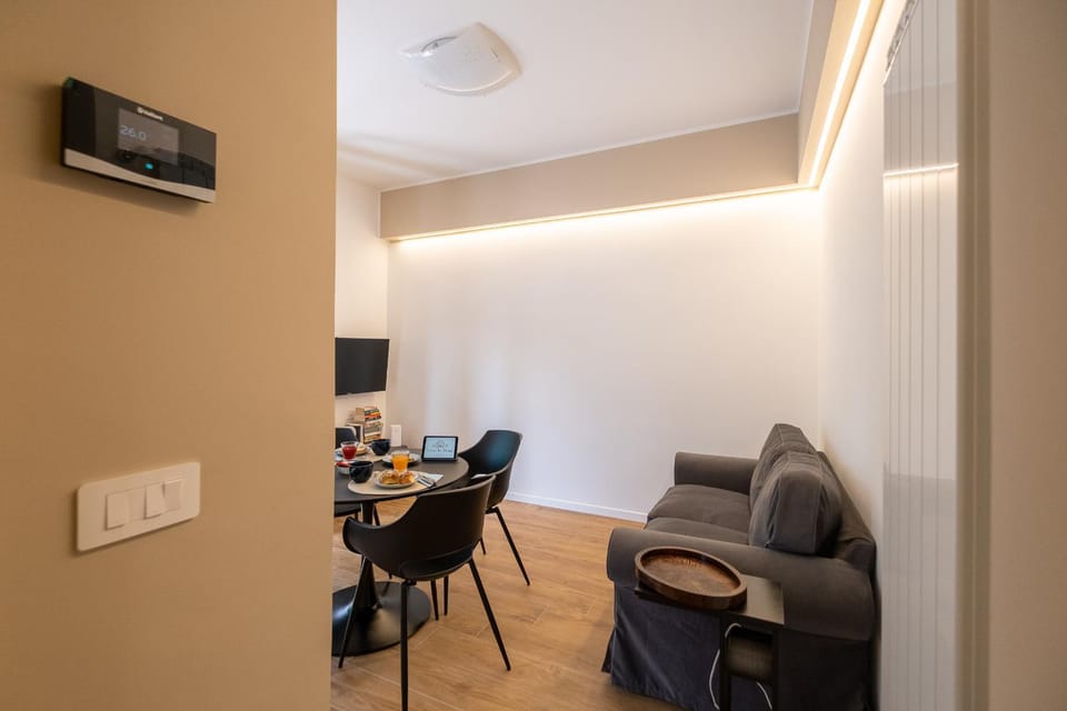 TV and multimedia, Living room, Seating area, Dining area