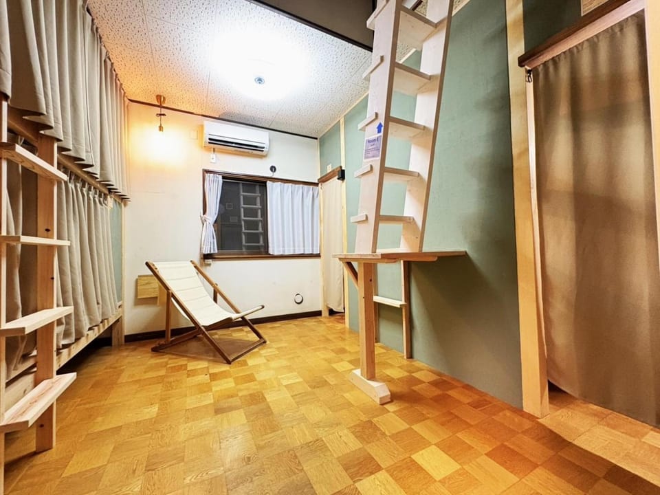 Bedroom, bunk bed, air conditioner