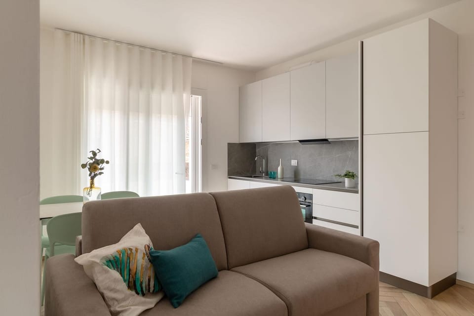 Balcony/Terrace, Kitchen or kitchenette, Living room, Dining area, oven, stove