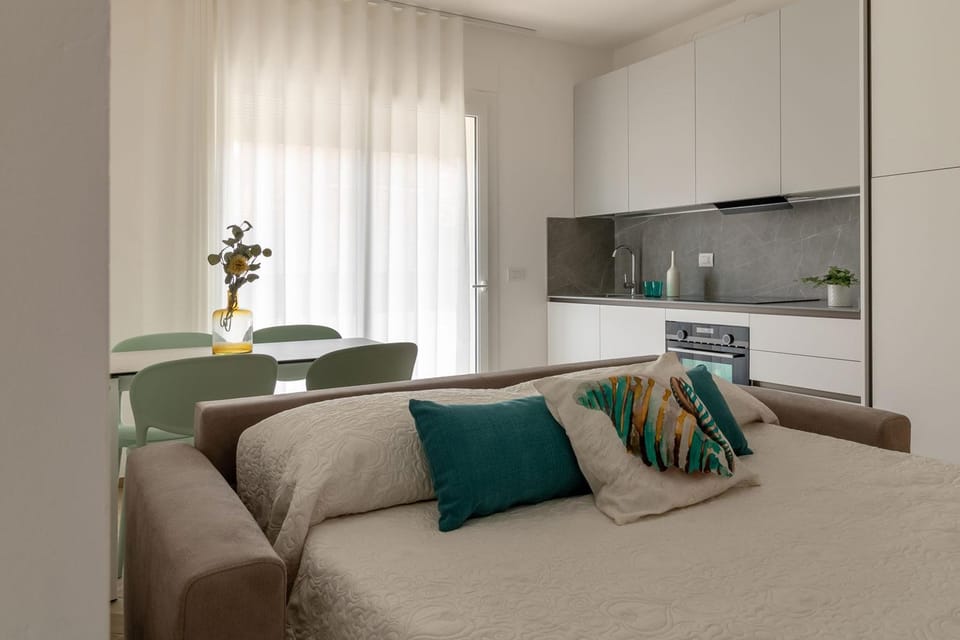 Balcony/Terrace, Kitchen or kitchenette, Living room, Dining area, dishwasher, oven, stove