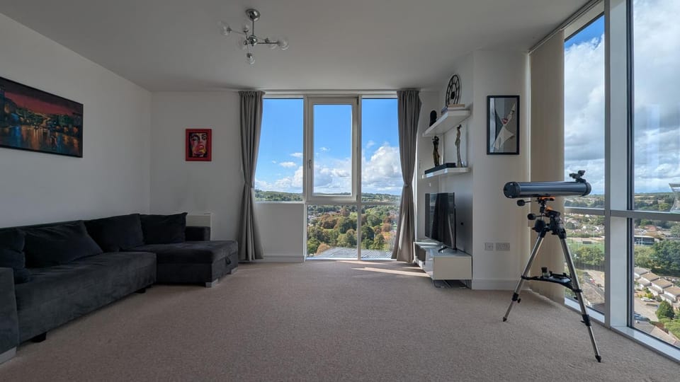 Stylish 2BR Serviced Apartment by Ellbee Apartments Apartment in Hemel Hempstead