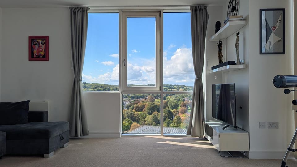 Stylish 2BR Serviced Apartment by Ellbee Apartments Apartment in Hemel Hempstead