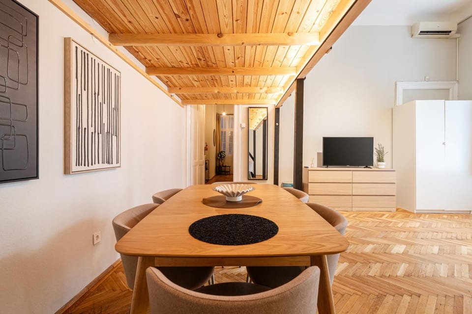 Communal lounge/ TV room, TV and multimedia, Dining area